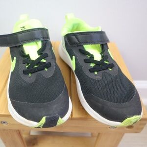 Nike Kids Running Shoes Black/Volt – Size 1Y